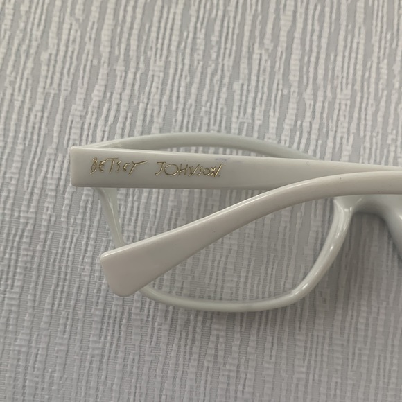 Betsey Johnson 1.50 reading glasses - Picture 4 of 6
